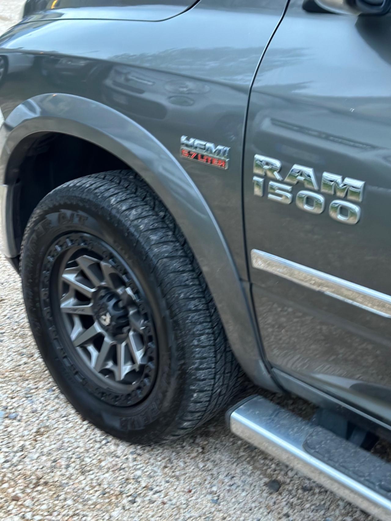 Dodge RAM LARAMIE AMATORE 4x4 KMCERT UNICOPR