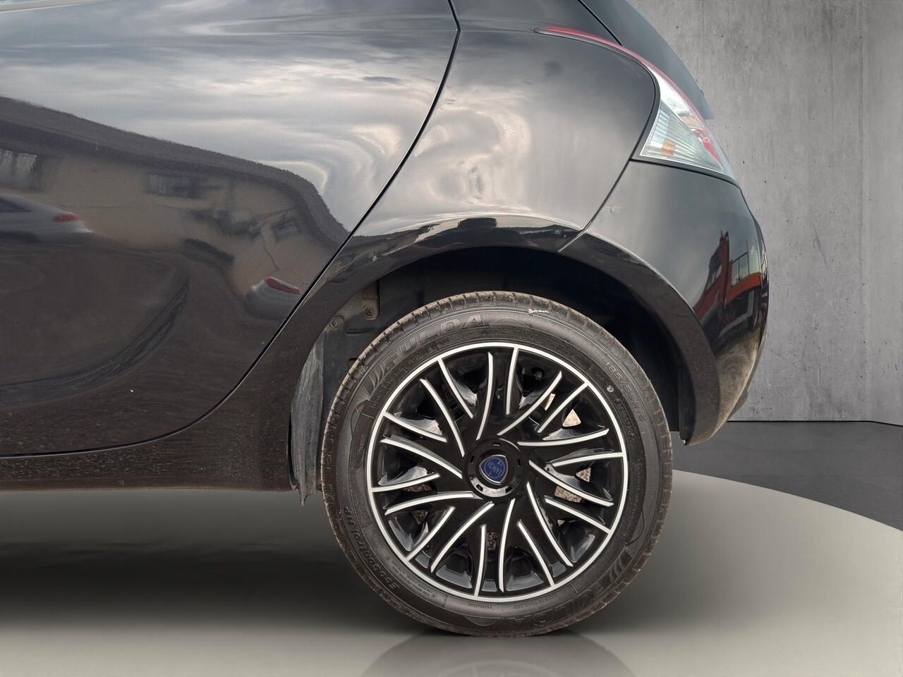 Lancia Ypsilon 1.0 FireFly 5 porte S&S Hybrid Silver Plus