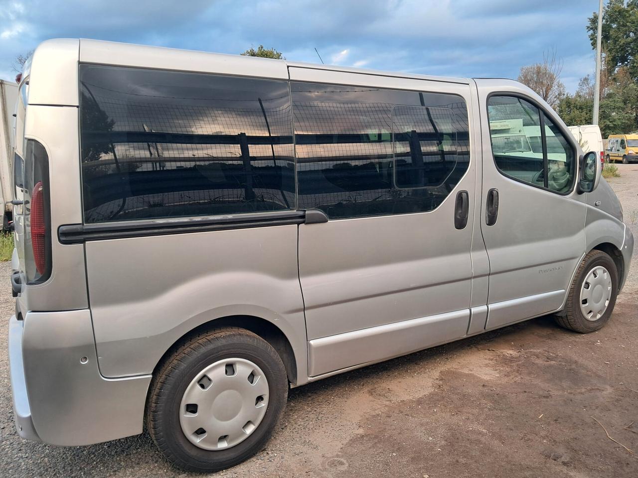 TRAFIC 2.5 DCI 140CV