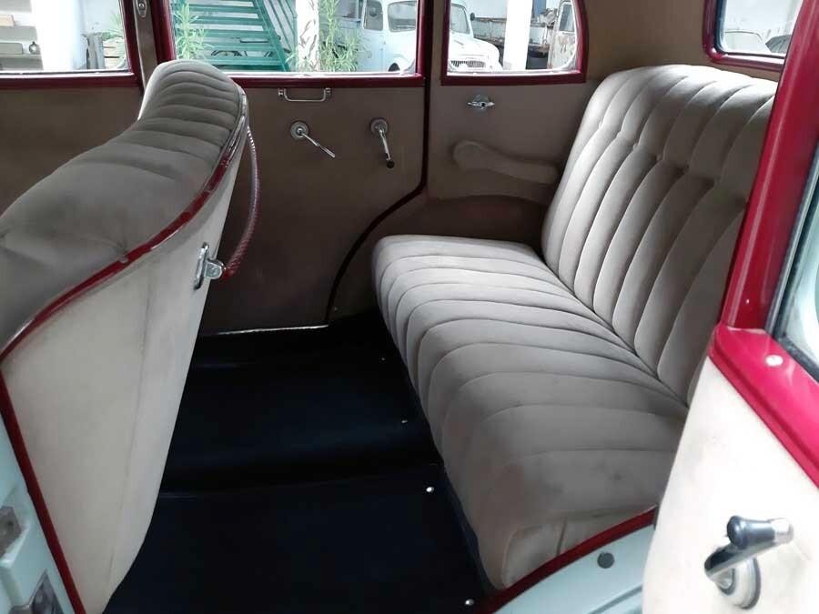 Ford Model B Sedan – 1933