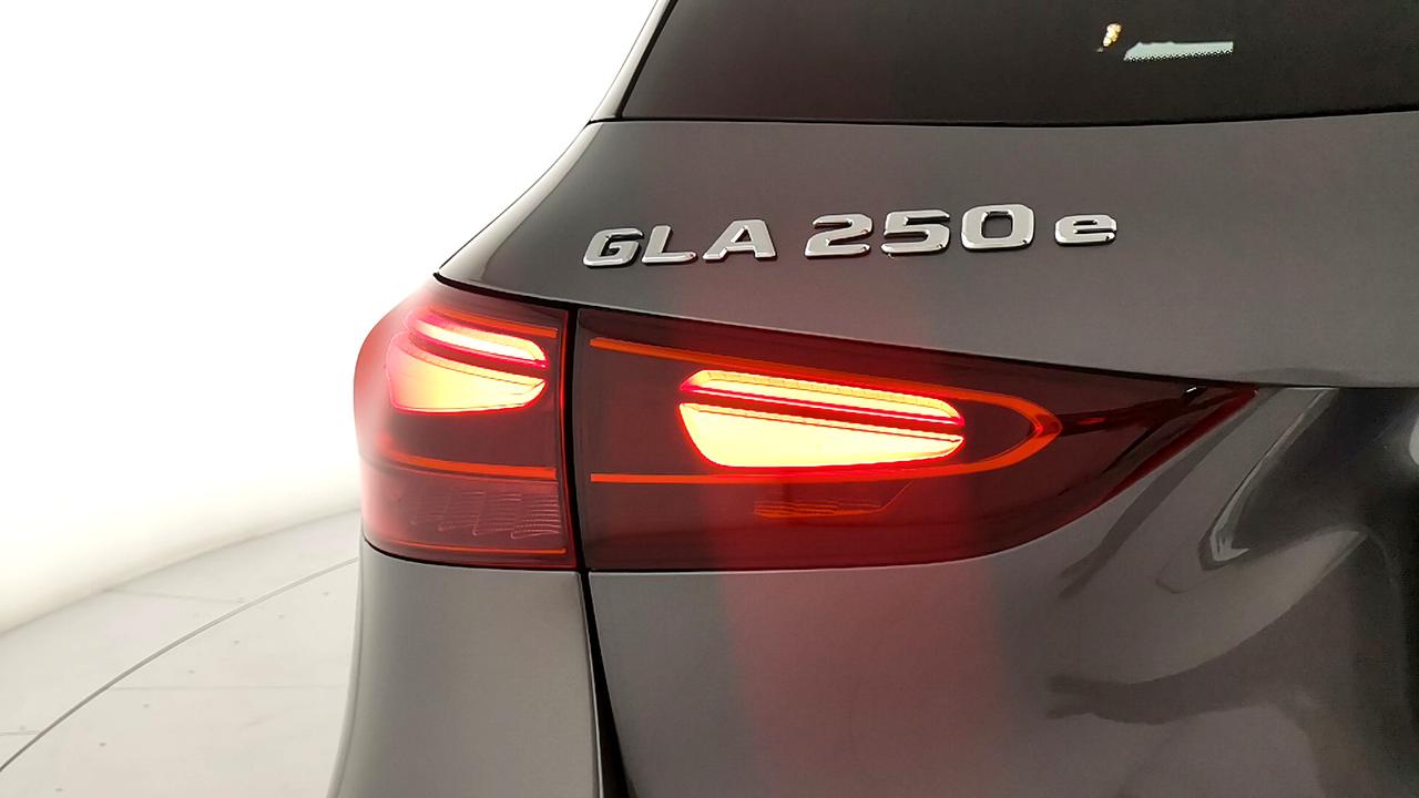 Mercedes-Benz GLA-H247 2023 - GLA 250 e phev AMG Line Advanced Plus auto
