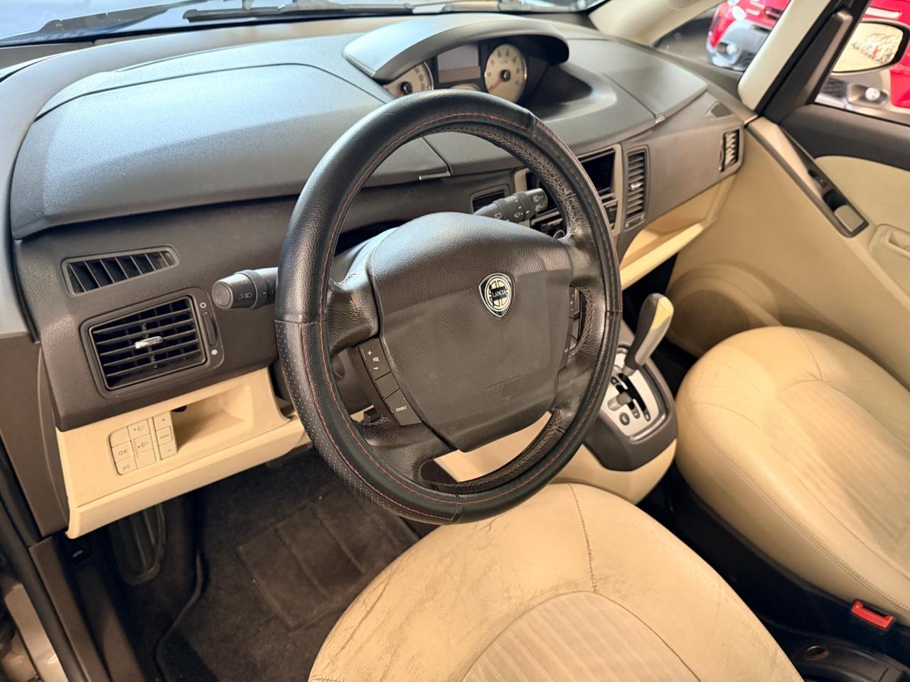 Lancia Ypsilon 1.3 MJT 90 CV Platino