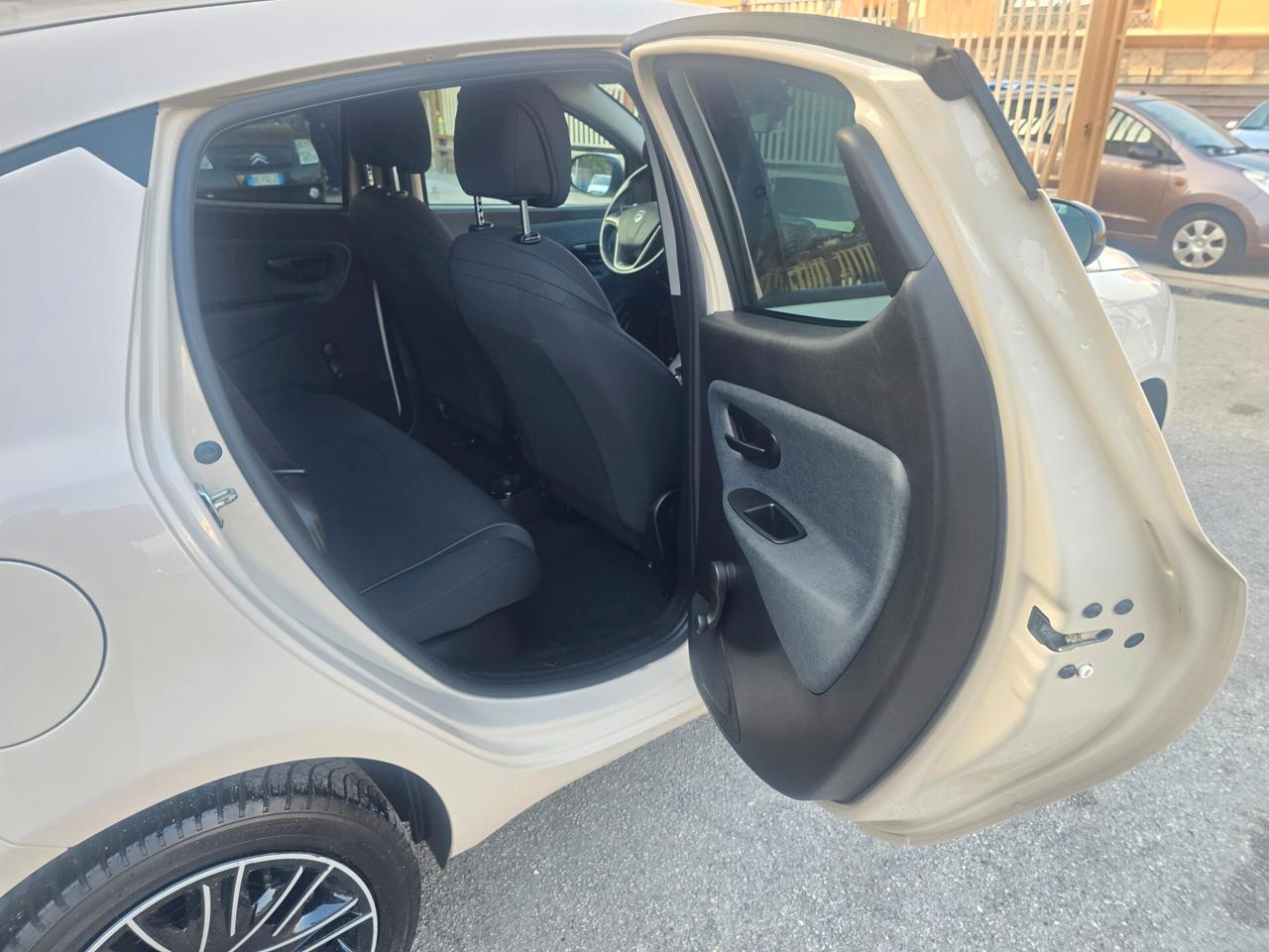 Lancia Ypsilon 1.2 69 CV 5 porte GPL Gold Plus