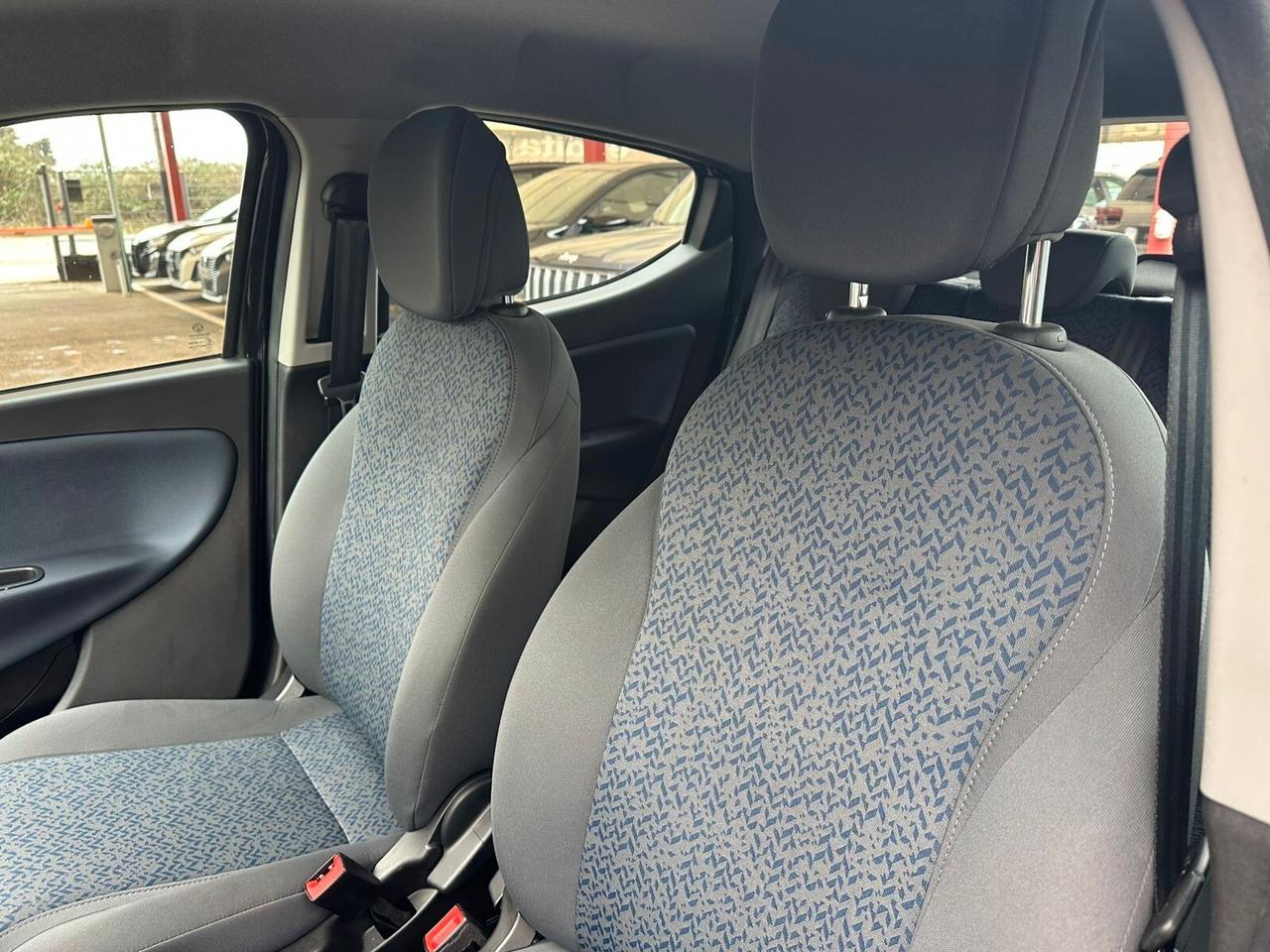 Lancia Ypsilon 1.0 FireFly 5 porte S&S Hybrid Gold