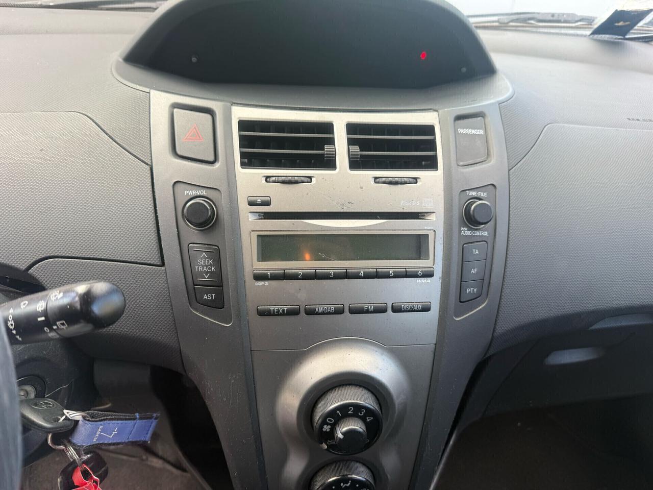 Toyota Yaris 1.0 BENZINA - 5 porte - NEOPATENTATO