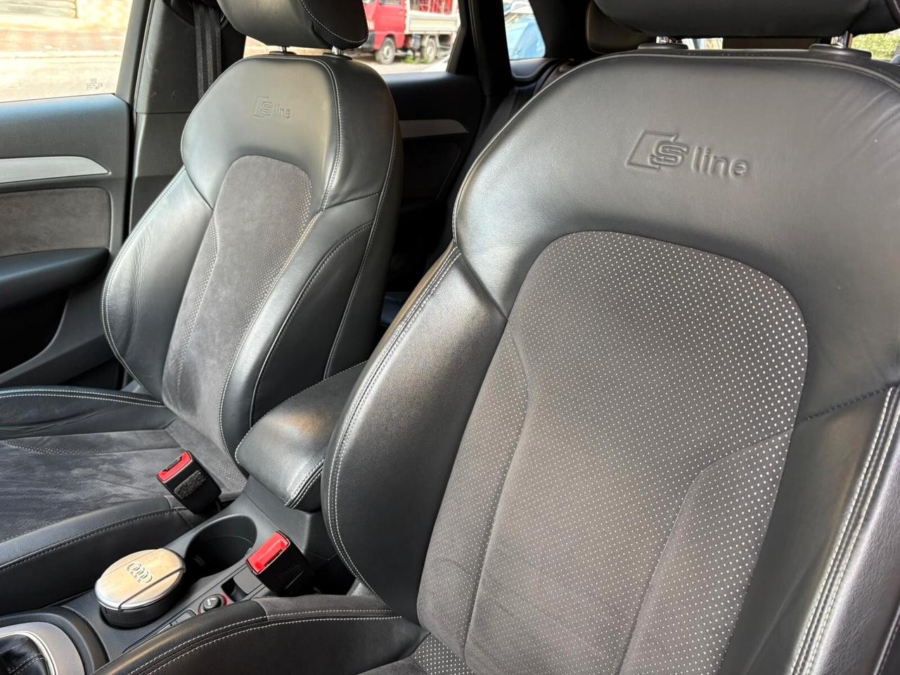 Audi Q3 2.0 TDI 120 CV S-LINE