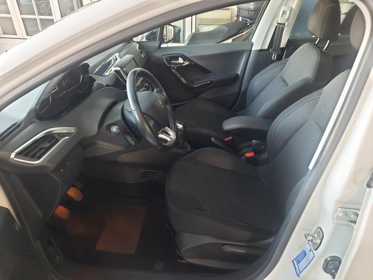 Peugeot 208 PureTech 82 5 porte Allure
