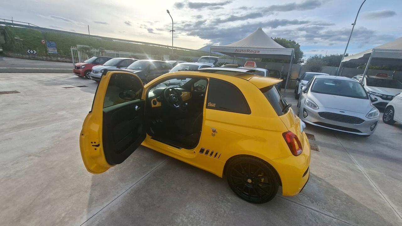 Abarth 595 1.4 Turbo T-Jet 165 CV con tetto apribile