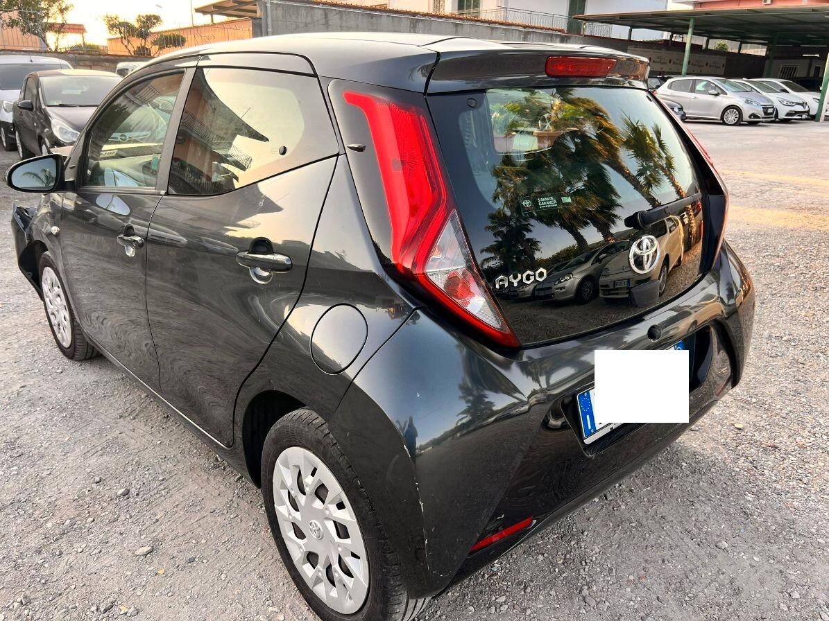 Toyota Aygo 1.0 VVT-i 72 CV 5 porte x-play MMT