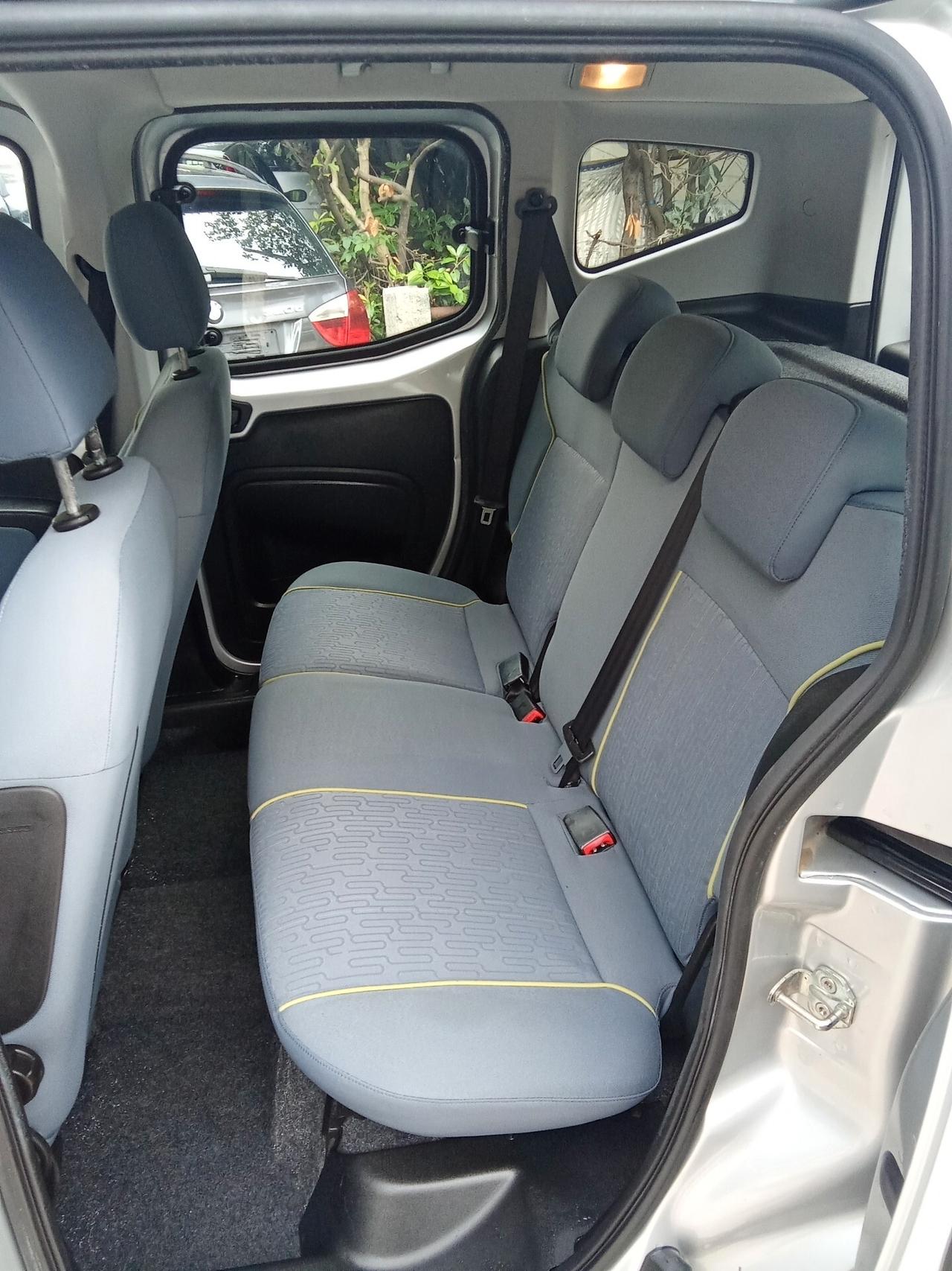 Peugeot Bipper 1.3 HDi 75 Outdoor 011