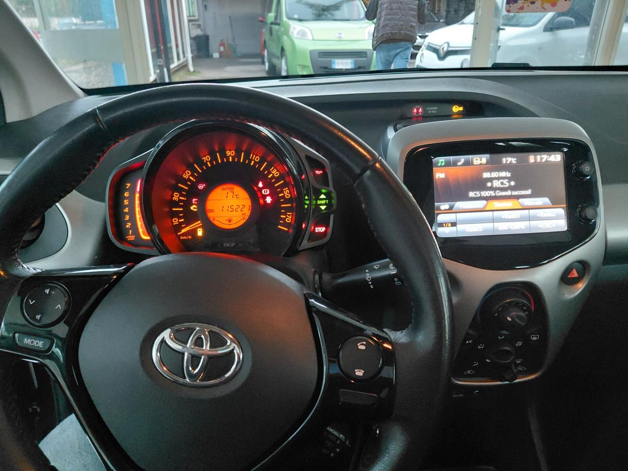 Toyota Aygo 1.0 VVT-i 69 CV 5 porte x-clusiv