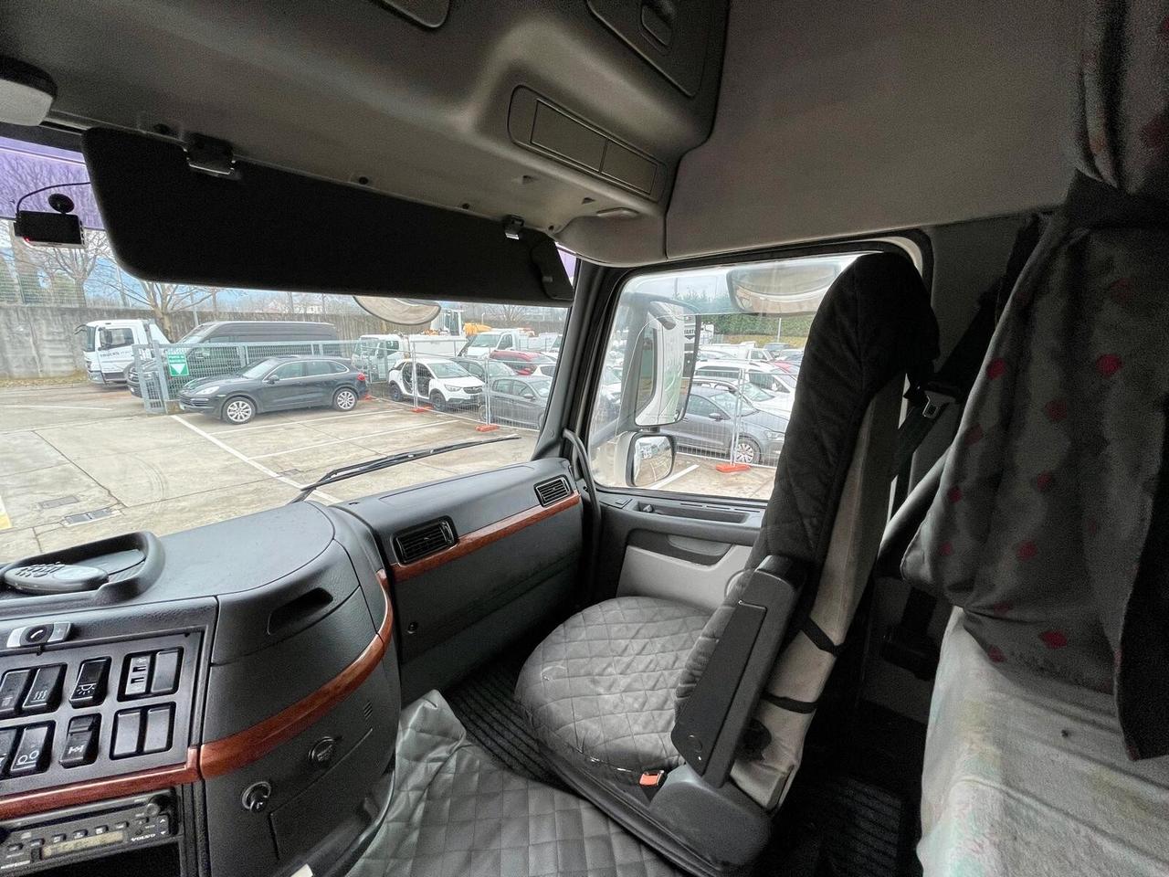 VOLVO FH12-460 - AUTOMATICO CON VOITH -EURO 3 TACHIGRAFO ANALOGICO