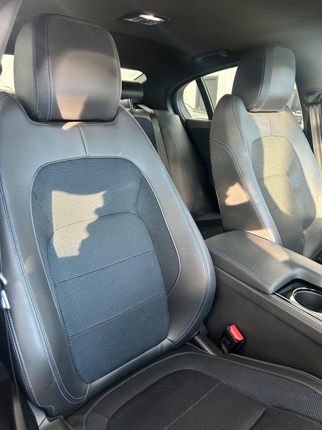 Jaguar XE 2.0 D Turbo 180CV R-Sport FINANZIABILE