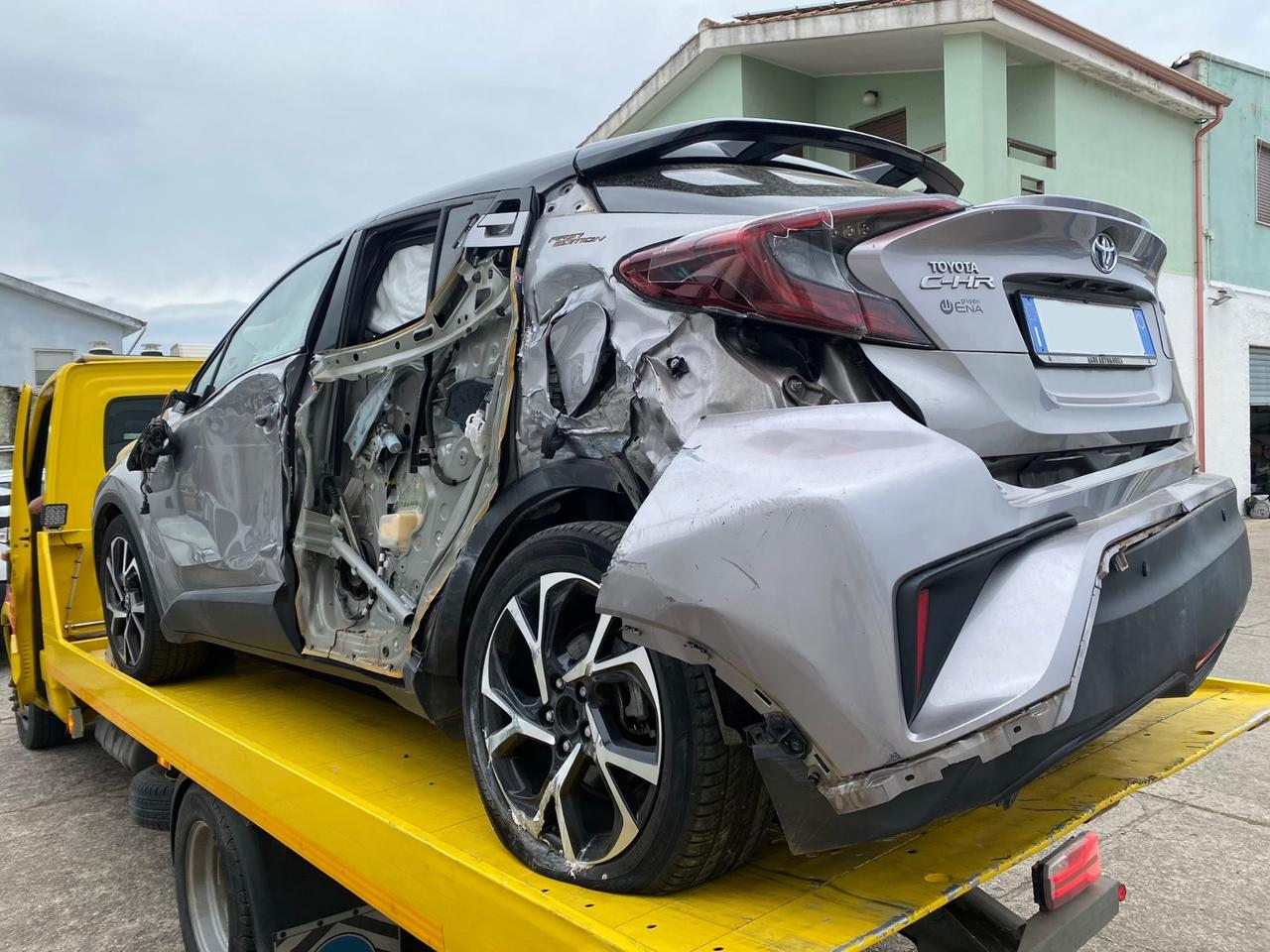 Toyota C-HR 1.8 Hybrid E-CVT SINISTRATA