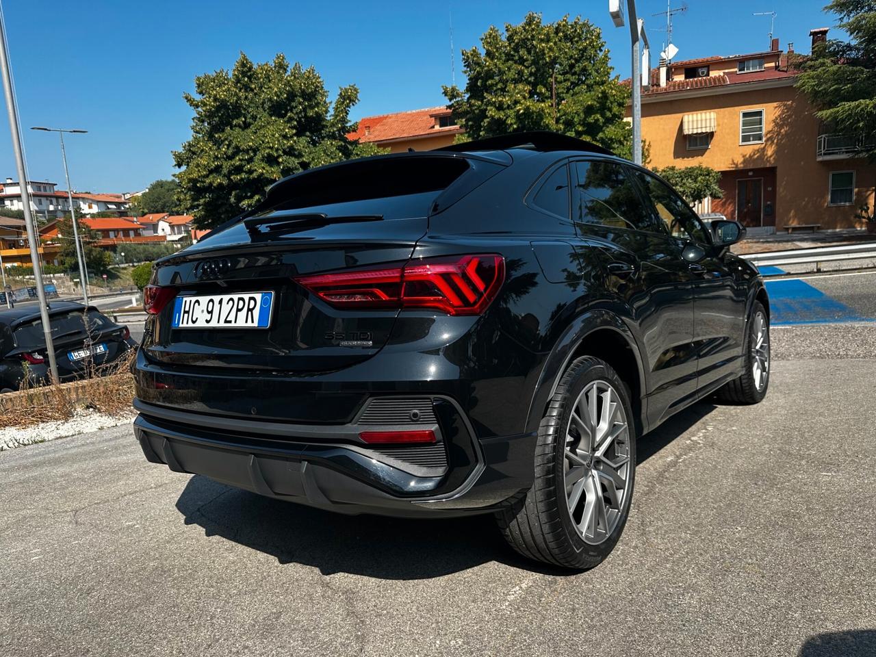 Audi Q3 SPORTBACK 35 TDI QUATTRO S LINE / PANORAMA / R20 / MATRIX