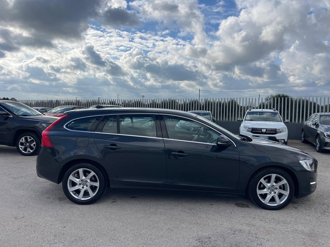 VOLVO V60 2.0 D3 136CV MANUALE FULL NEW MY15