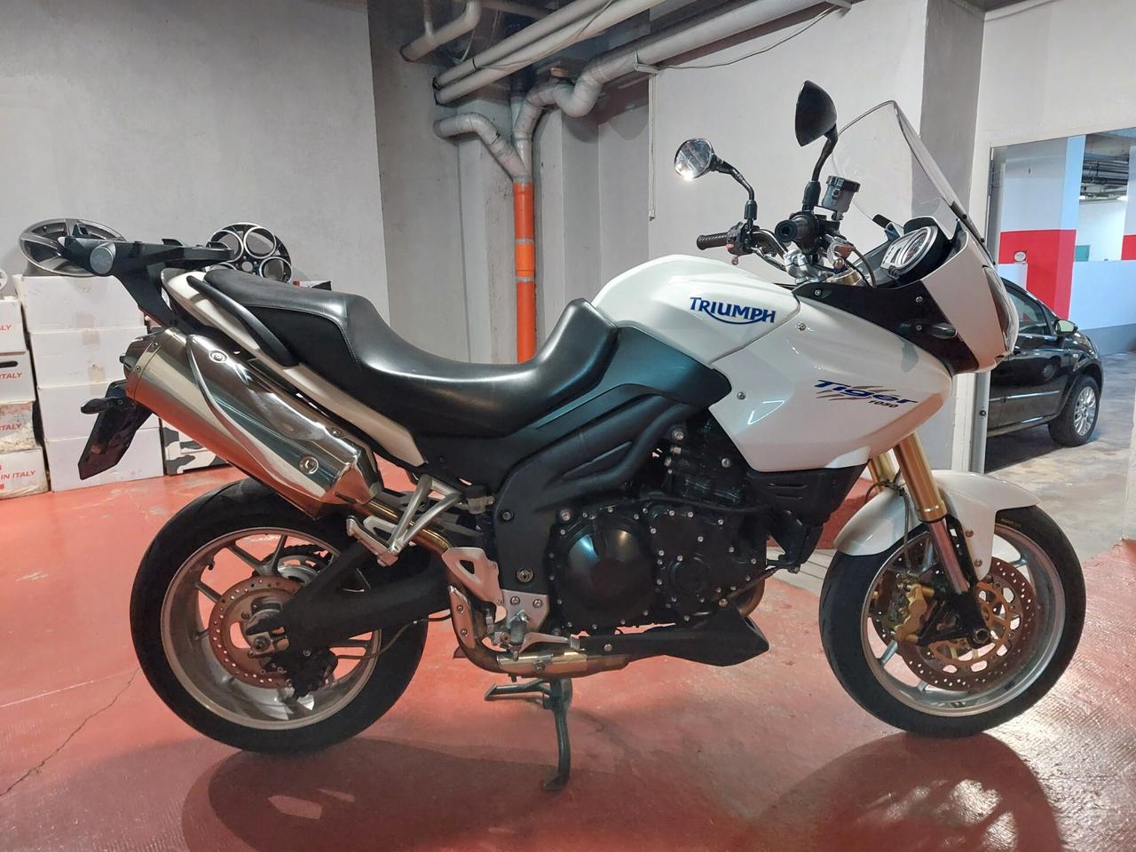 TRIUMPH TIGER 1050 TAGLIANDO PNEUMATICI NUOVI