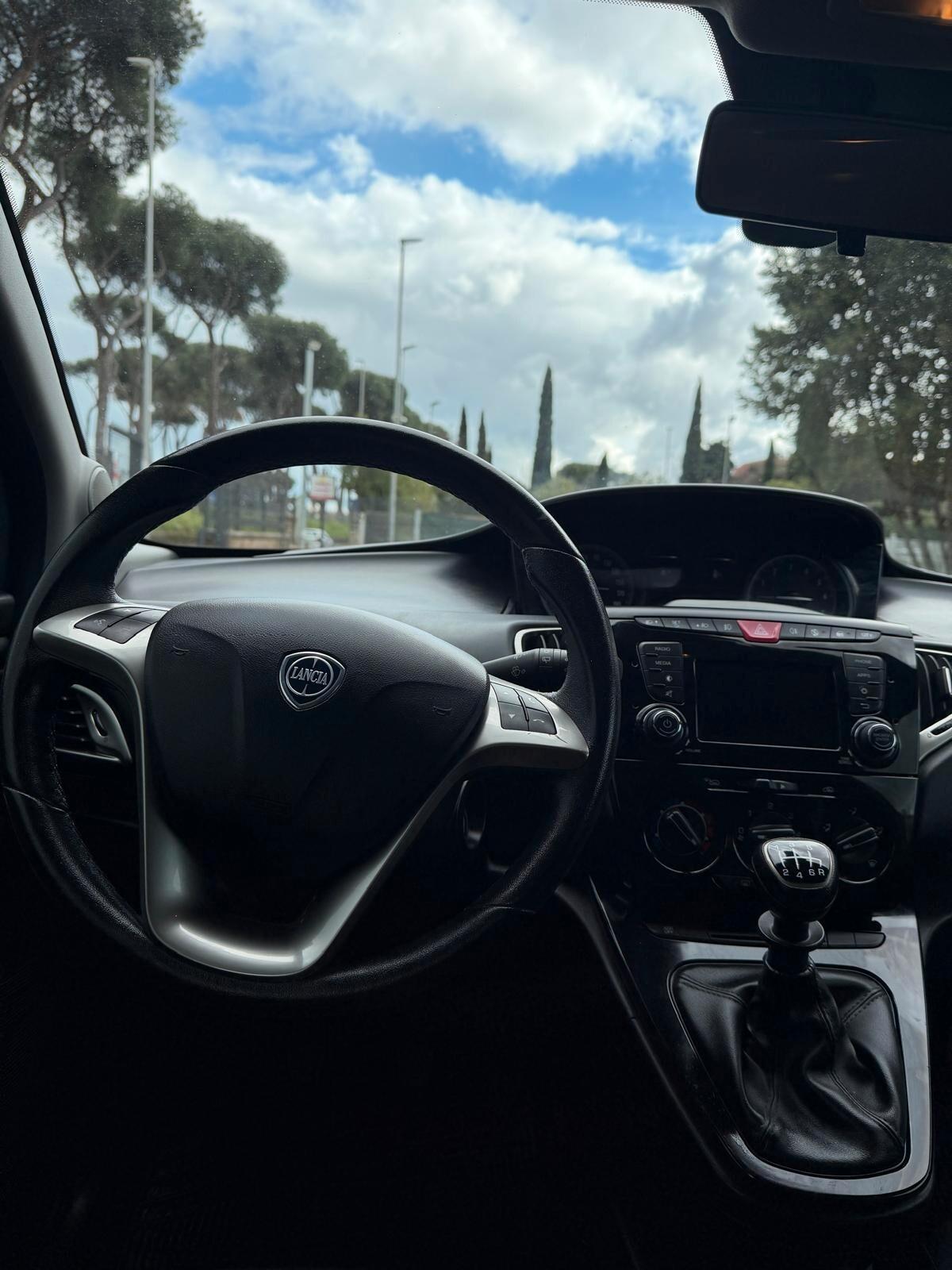 Lancia Ypsilon 1.0 FireFly 5 porte S&S Hybrid Ecochic Gold