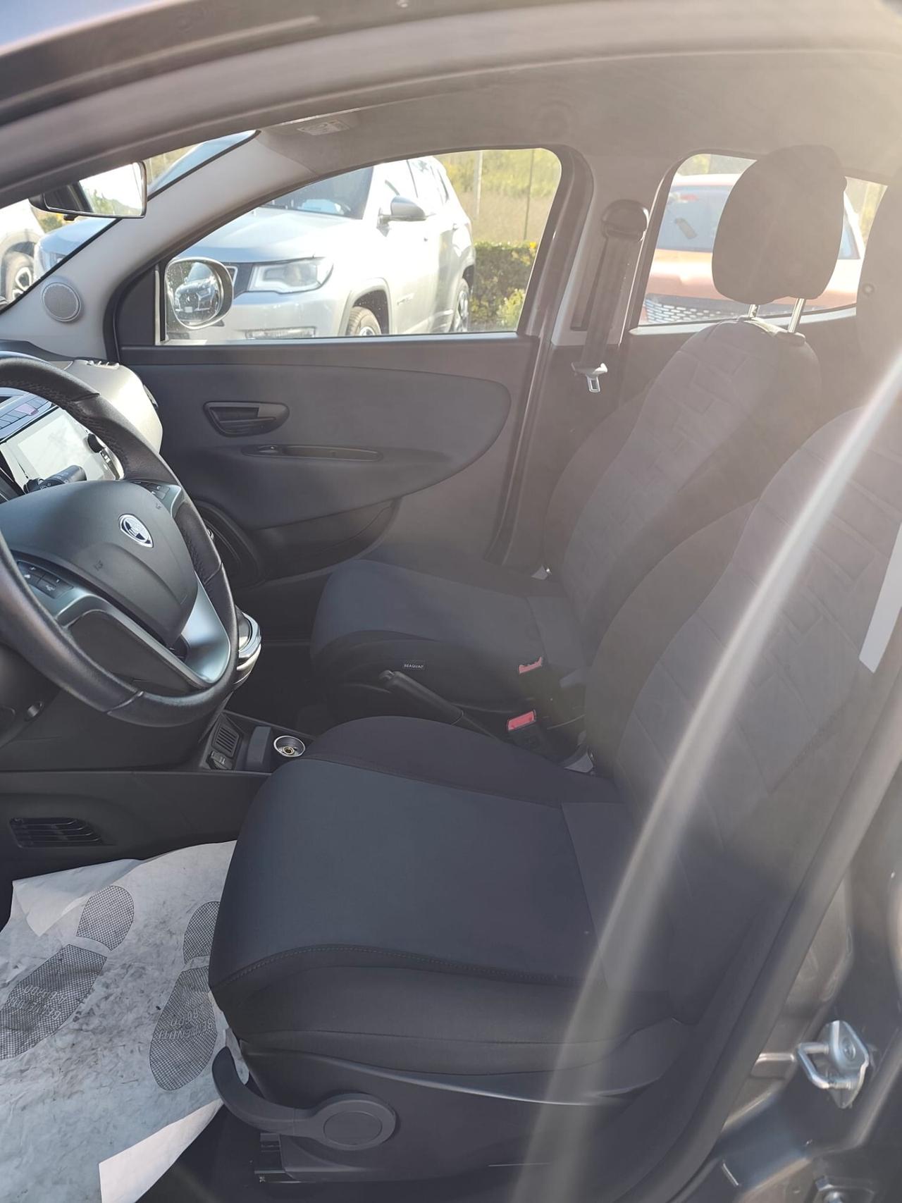 Lancia Ypsilon 1.0 FireFly 5 porte S&S Hybrid Platino