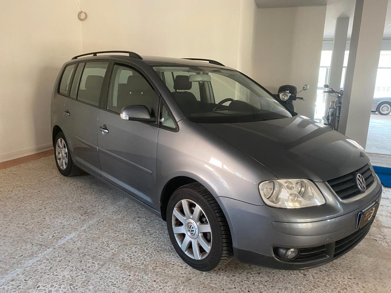 Volkswagen Touran 1.9 TDI 101CV Trendline anche pe NEOPATENTATI