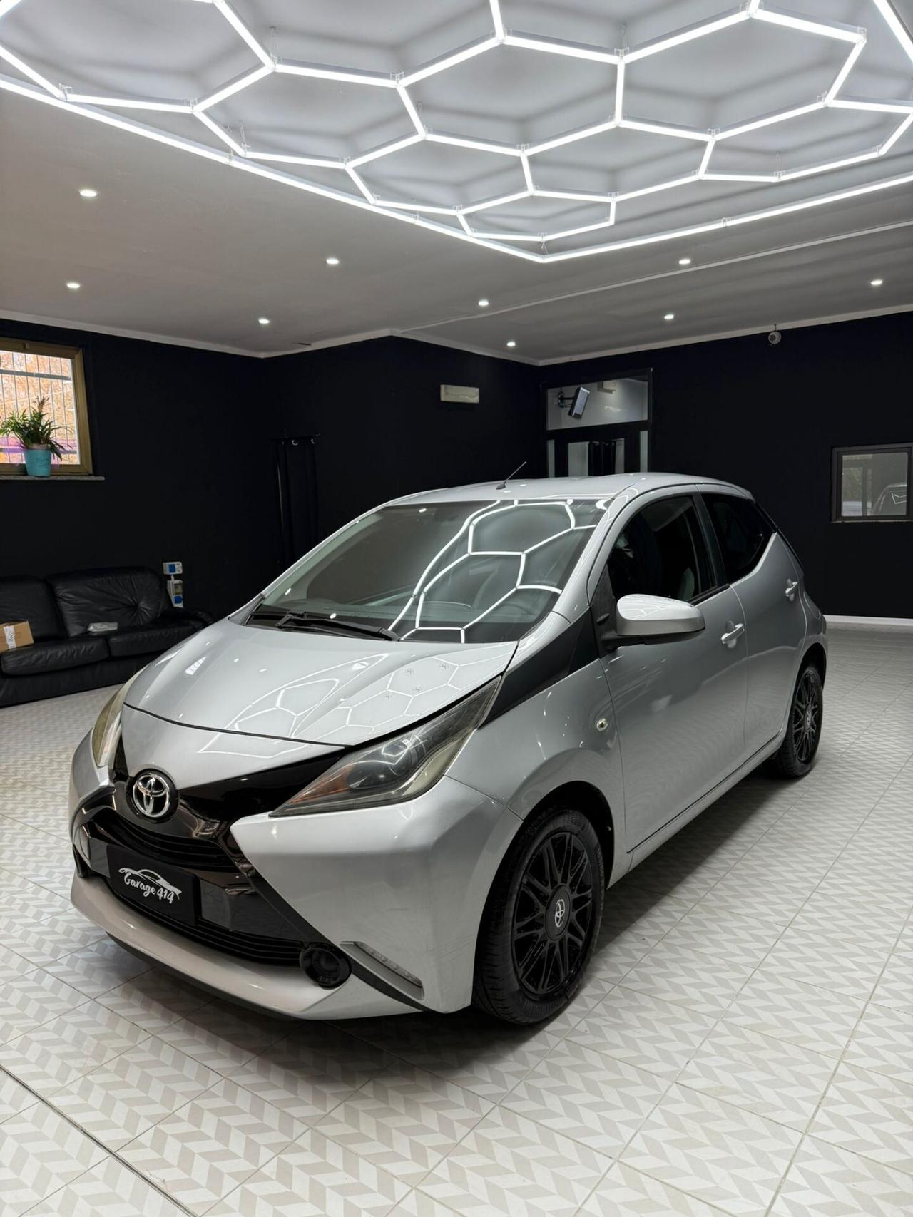 Toyota Aygo 1.0 VVT-i 69 CV 5 porte x-clusiv