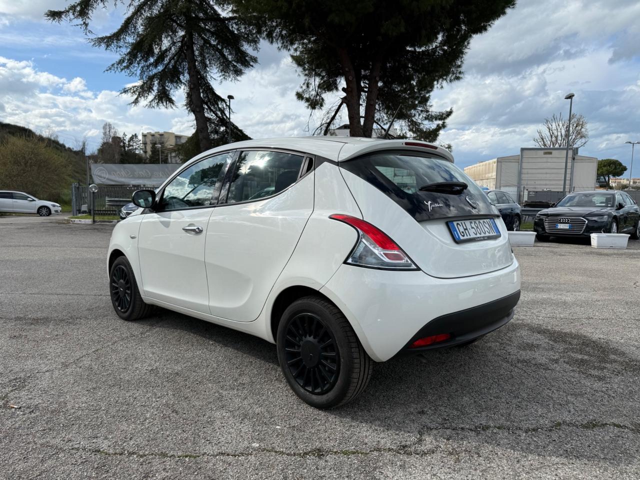 Lancia Ypsilon 1.0 FireFly 5 porte S&S Hybrid Ecochic Silver