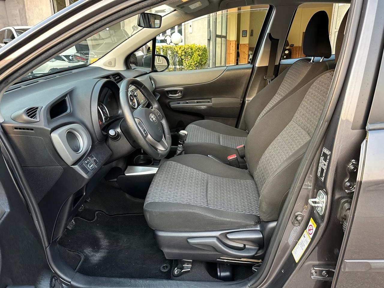 Toyota Yaris 1.3 5 porte Lounge Multidrive S