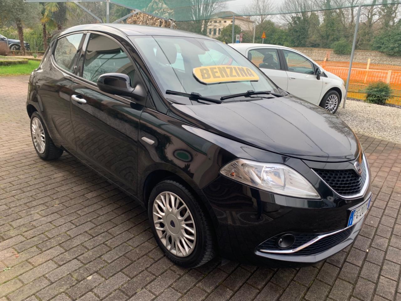 Lancia Ypsilon 1.2 69 CV 5 porte Platinum
