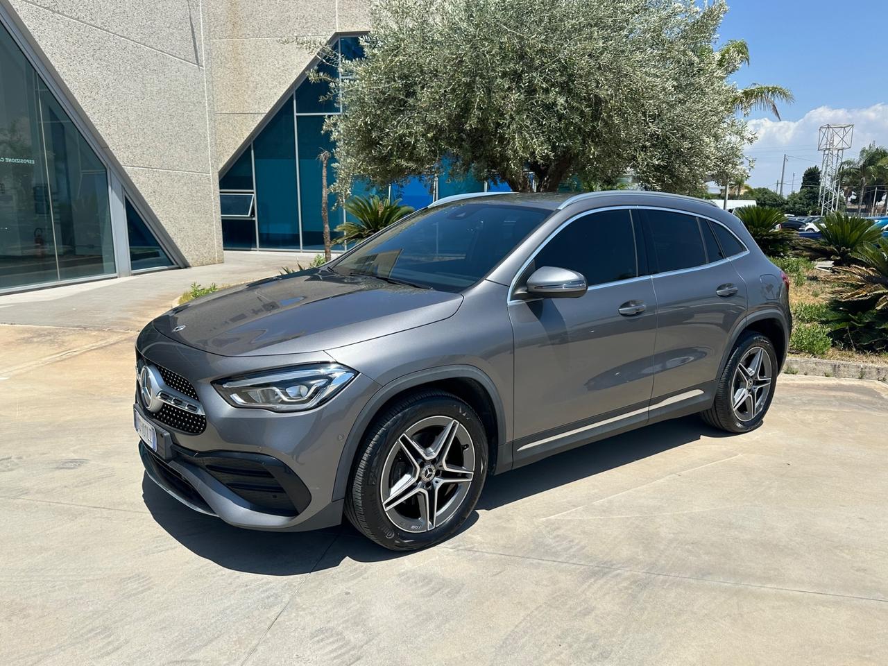 Mercedes-Benz GLA 250 e phev Premium possibilità noleggio no scoring