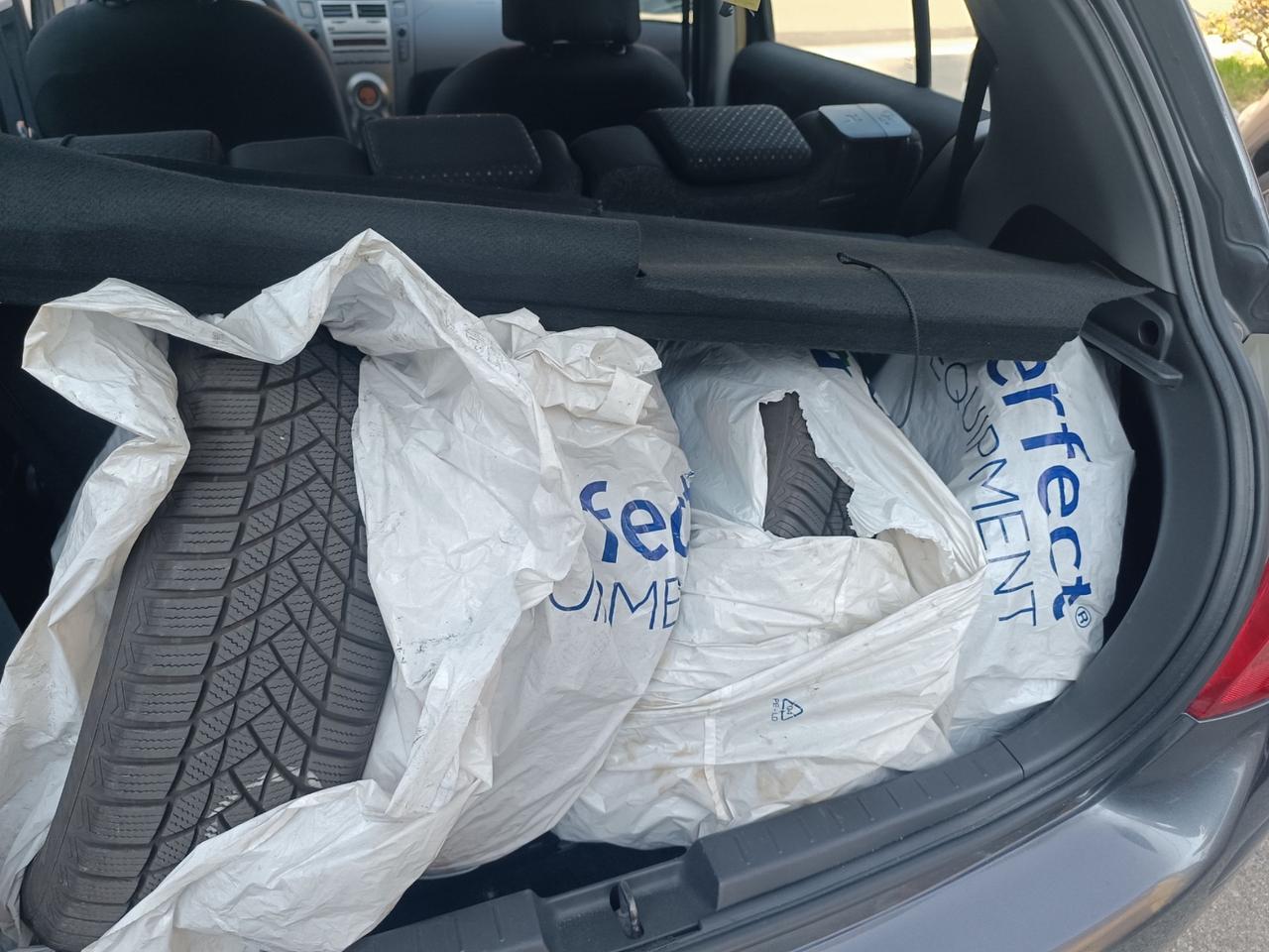 Toyota Yaris 1.3 AUTOMATICA M-MT Sol 2 TRENI GOMME