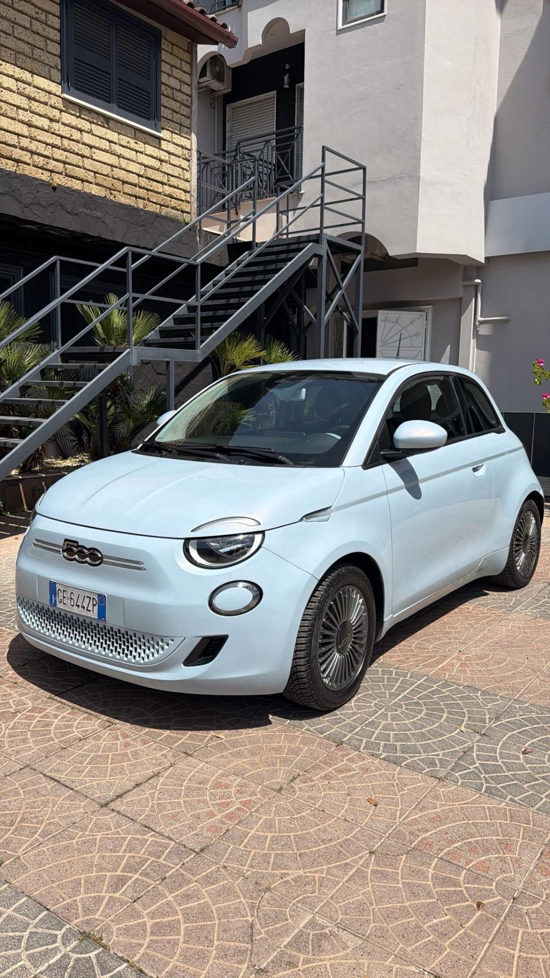 Fiat 500 500e Berlina 42 kWh La Prima