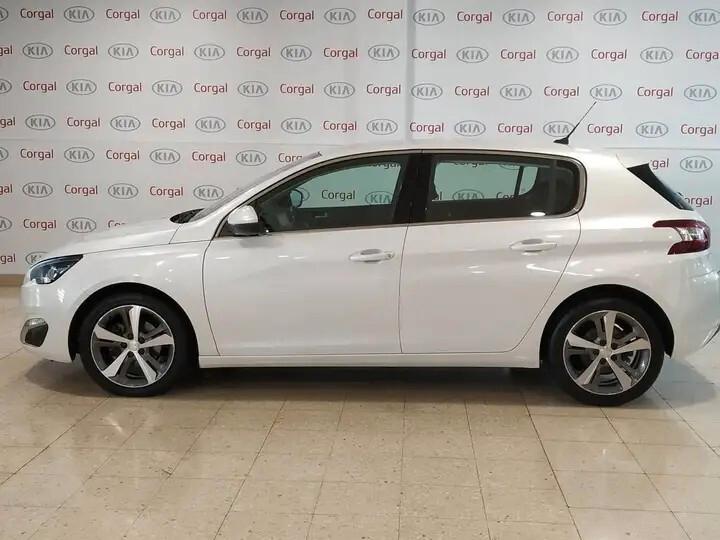 Peugeot 208 PureTech 82 5 porte Allure ok neo patentati