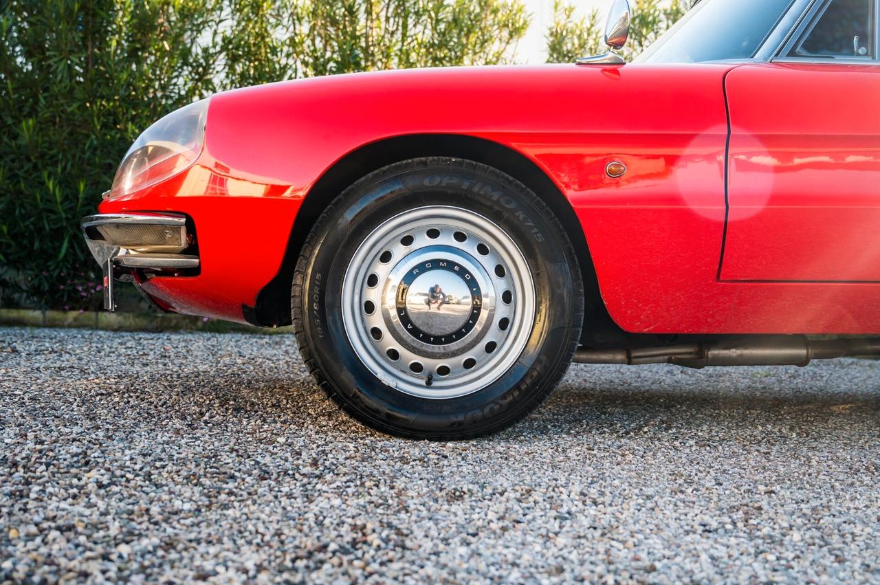 Alfa Romeo Spider 1600 Duetto ”Osso di Seppia”