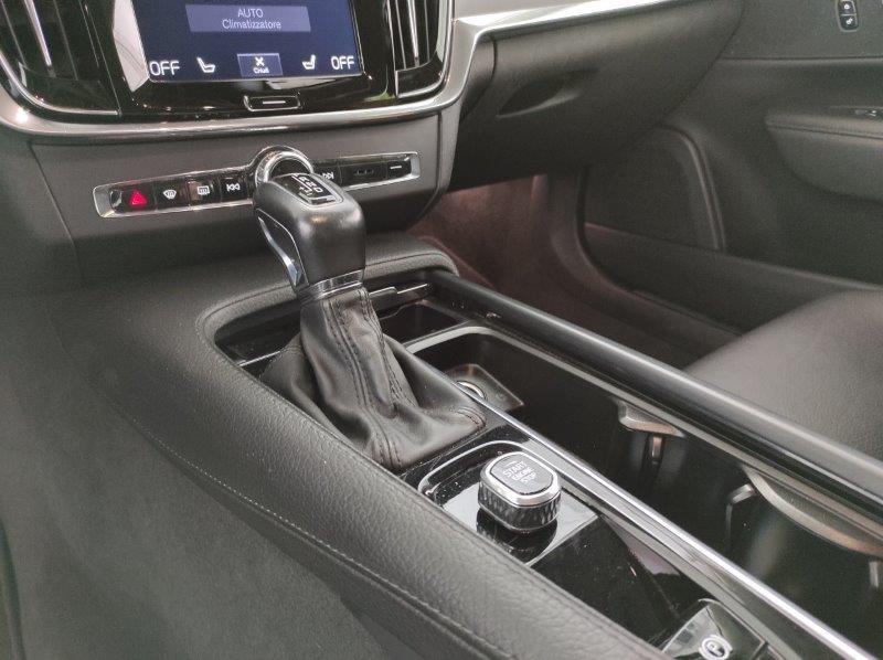 VOLVO V90 (2016-->) - V90 D3 Business Plus