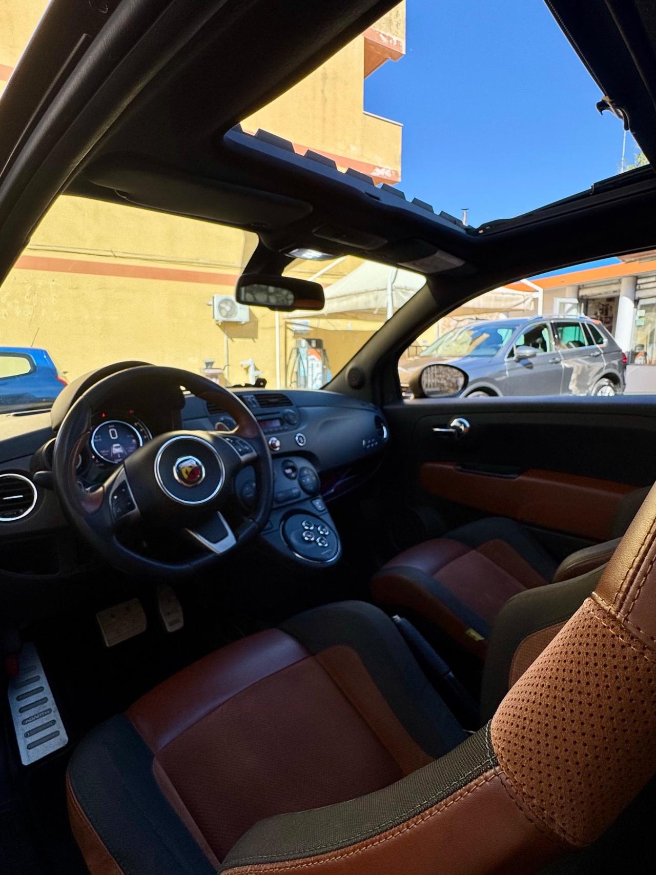Abarth 595 1.4 T-Jet 160 CV MTA Competizione SABELT
