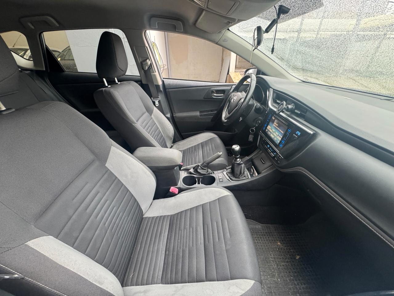 TOYOTA Auris 1.6 D-4D Lounge