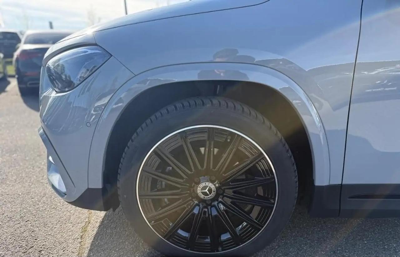 MERCEDES GLA 200D 150CV 4MATIC AMG + TETTO *2026