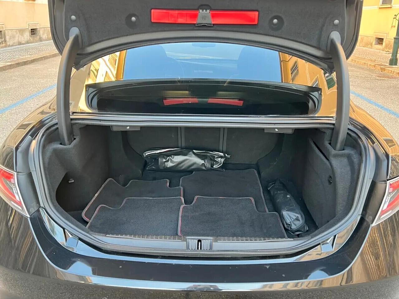 Alfa Romeo Giulia 2.9 T V6 AT8 Quadrifoglio