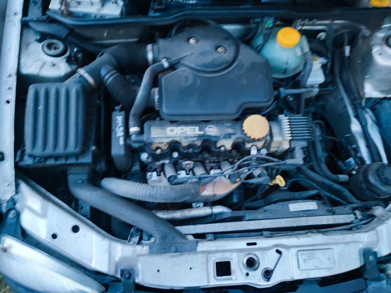 Opel Corsa 3 porte 1.2 Benz neopatentati