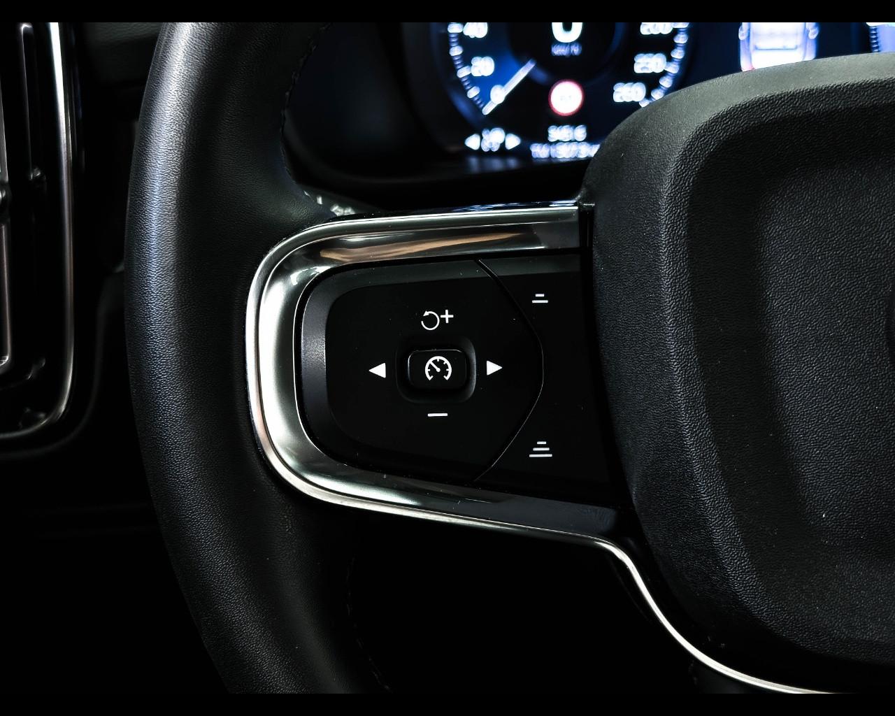 VOLVO XC40 (2017-->) - XC40 T5 Recharge Plug-in Hybrid automatico Plus Bright