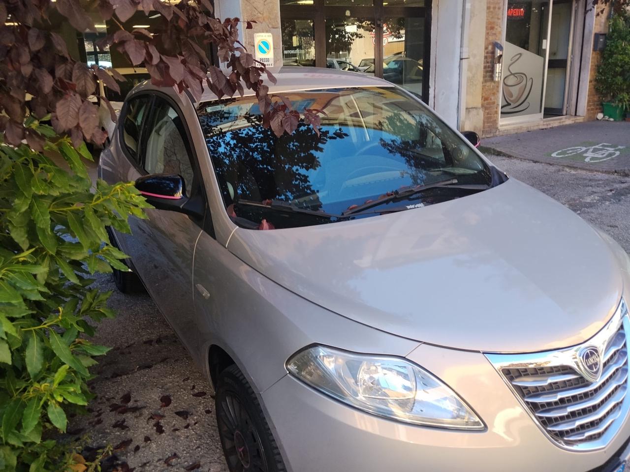 Lancia Ypsilon 85 CV 5 porte Metano Ecochic Gold