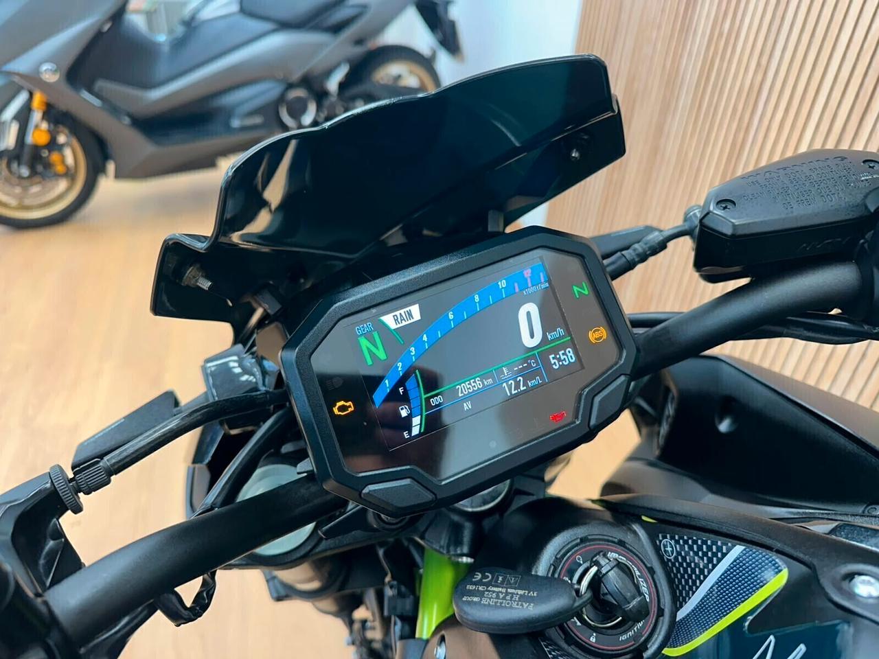 KAWASAKI Z900 Z 900 - 2021 AKRAPOVIC DA 129€ AL MESE