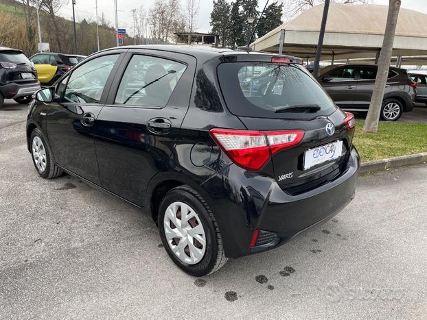 Toyota Yaris hybrid 5p Business