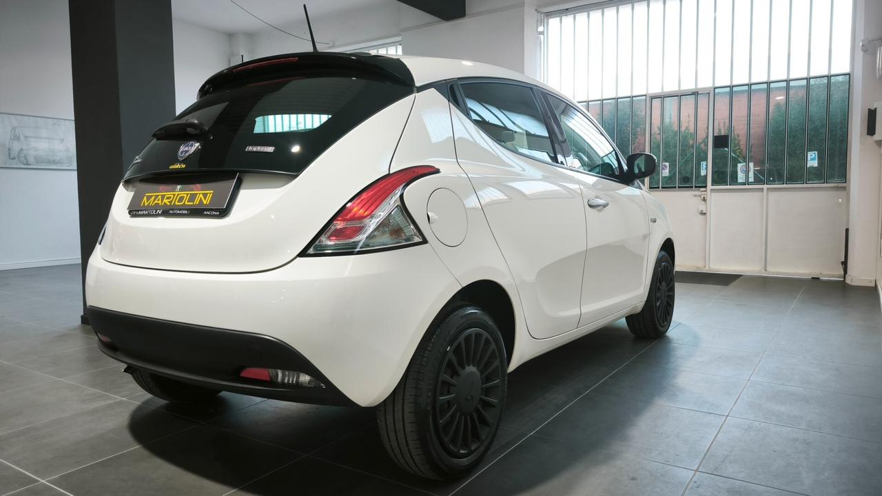 Lancia Ypsilon 1.0 FireFly 5 porte S&S Hybrid Silver Plus