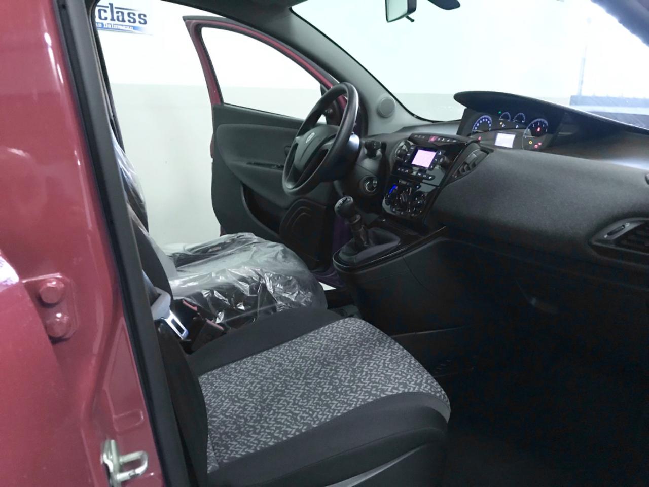 Lancia Ypsilon 1.0 FireFly 5 porte S&S Hybrid Ecochic Silver