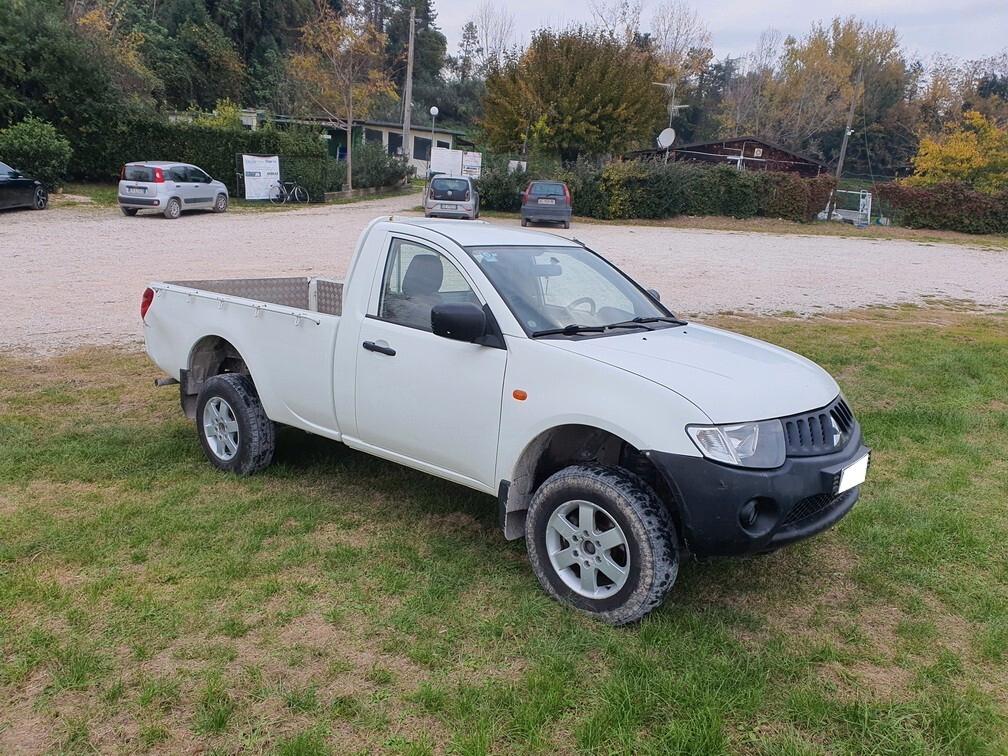 Mitsubishi L200 2.5 DI-D 4WD Cassone 2,20 m