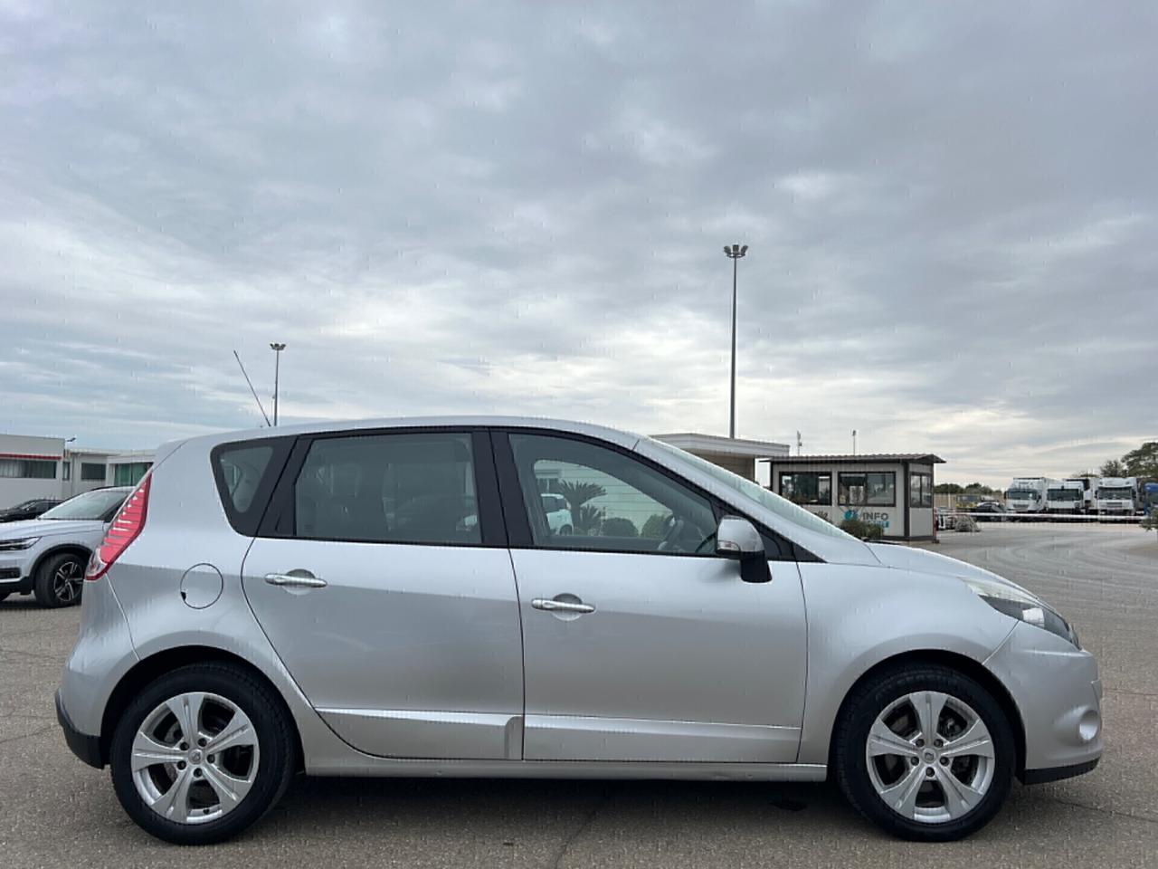 Renault Scenic Scénic X-Mod 1.5 dci 110cv TETTO - 2011