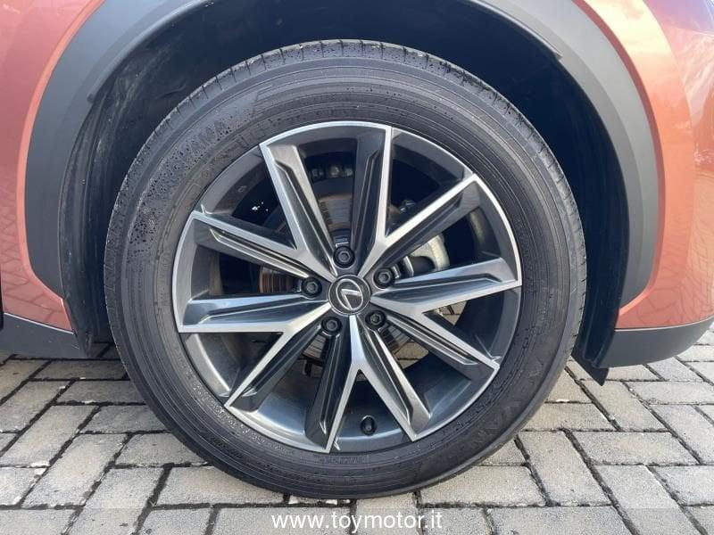 Lexus LBX Hybrid Cool