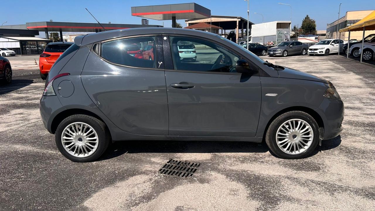 Lancia Ypsilon 1.2 69 CV 5 porte GPL Ecochic Silver
