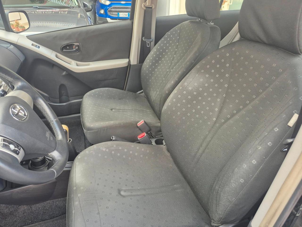 Toyota Yaris 1.0 5 porte Sol